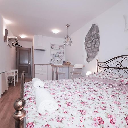פיראן Apartments Pia מראה חיצוני תמונה