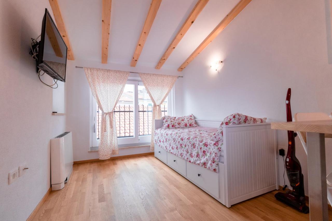 פיראן Apartments Pia מראה חיצוני תמונה