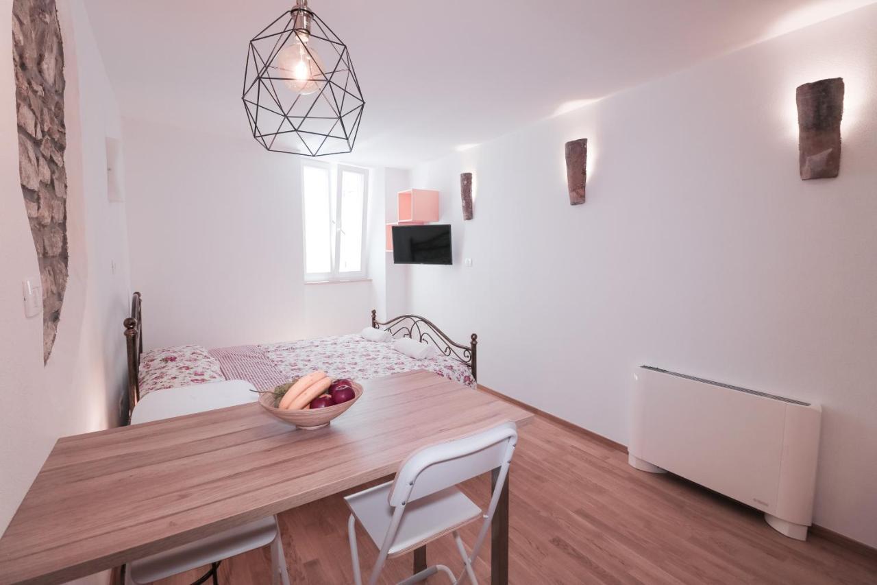 פיראן Apartments Pia מראה חיצוני תמונה
